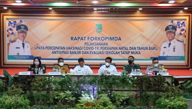 Rakor Percepatan Vaksinasi, Bupati Rohil: Peran Camat dan Penghulu Sangat Penting