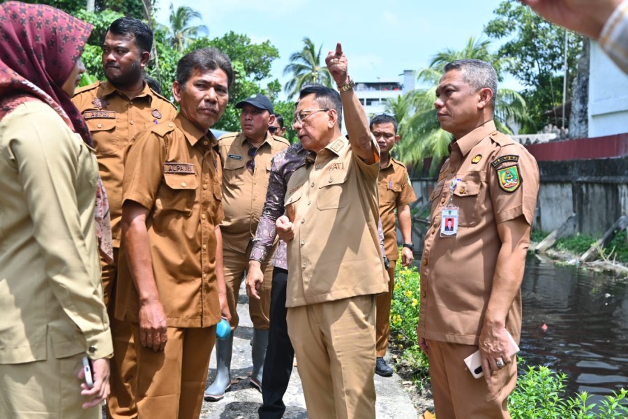 Upaya Penanggulangan Banjir, Bupati Rohil Bistamam Tinjau Daerah Titik Rawan Upaya Penanggulangan Banjir, Bupati Rohil Bistamam Tinjau Daerah Titik Rawan