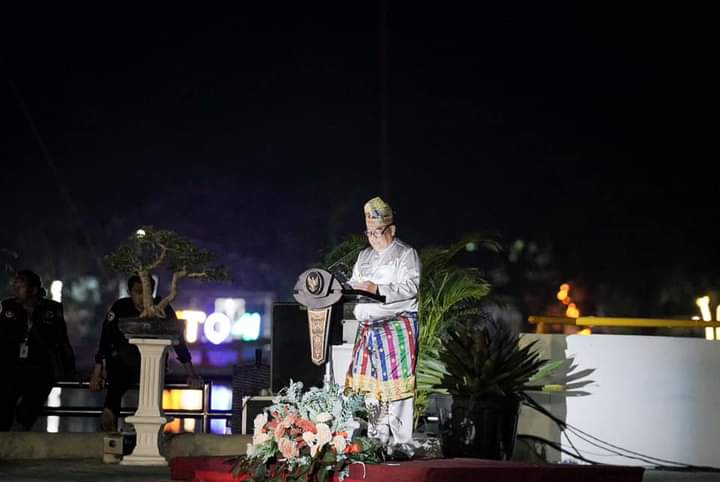 Hadiri Pembukaan MTQ Riau di Inhu, Bupati Rohil Serahkan Piala Bergilir