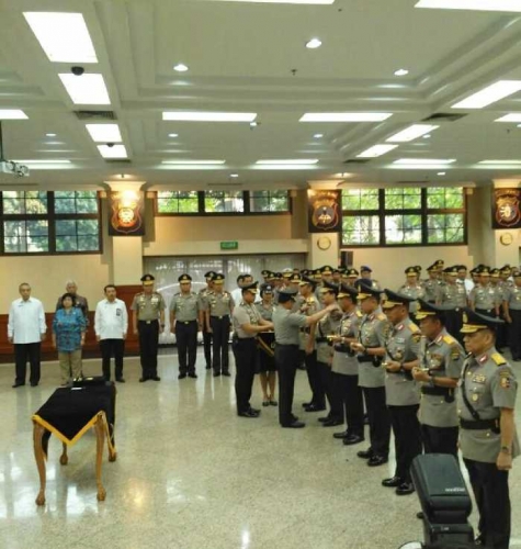 Kapolri Jenderal Tito Karnavian Resmi Lantik Kapolda Riau yang Baru di Mabes Polri