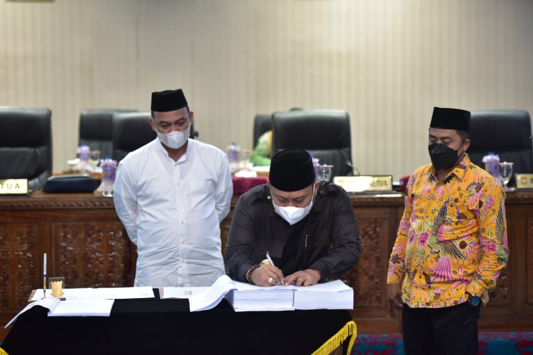Bupati Dan Ketua DPRD Kampar Tandatangani Nota Kesepakatan KUPA-PPAS P-APBD Tahun 2021