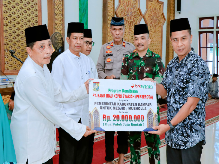 Asisten I Setda Kampar Safari Ramadhan di Mesjid Baiturrahman Desa Gunung Mulya.