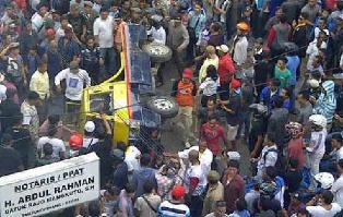 Sehari 4 Kali Padam, Ribuan Masyarakat Tanjungpinang Rusak Kantor PLN
