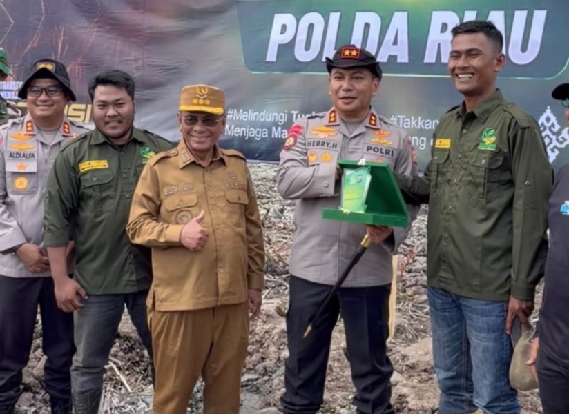 Yayasan Generasi Hijau Beri Penghargaan kepada Kapolda Riau