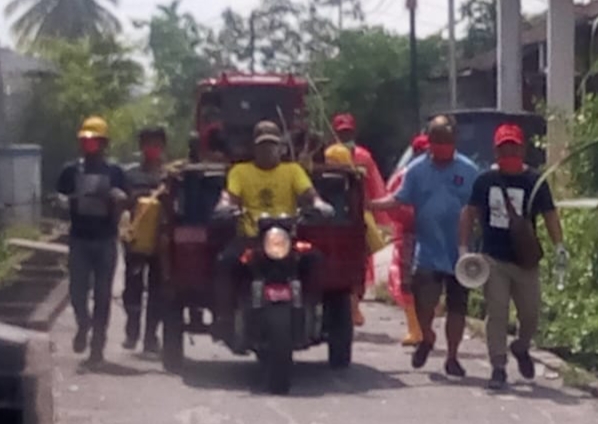 Cegah Virus Corona, Warga Kelenteng Sayur Bagansiapiapi Lakukan Semprotan Cairan Disinfektan