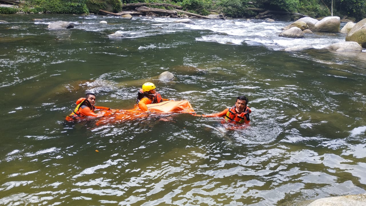4 Hari Tenggelam 