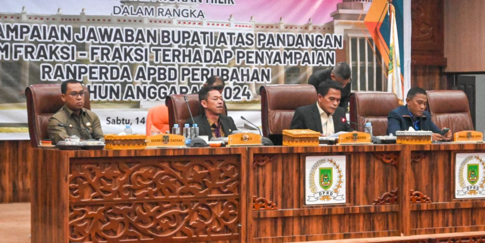 Bupati Rohil Sampaikan Jawaban Pemerintah Atas Pandangan Umum Fraksi Terhadap Ranperda APBD-P Tahun 