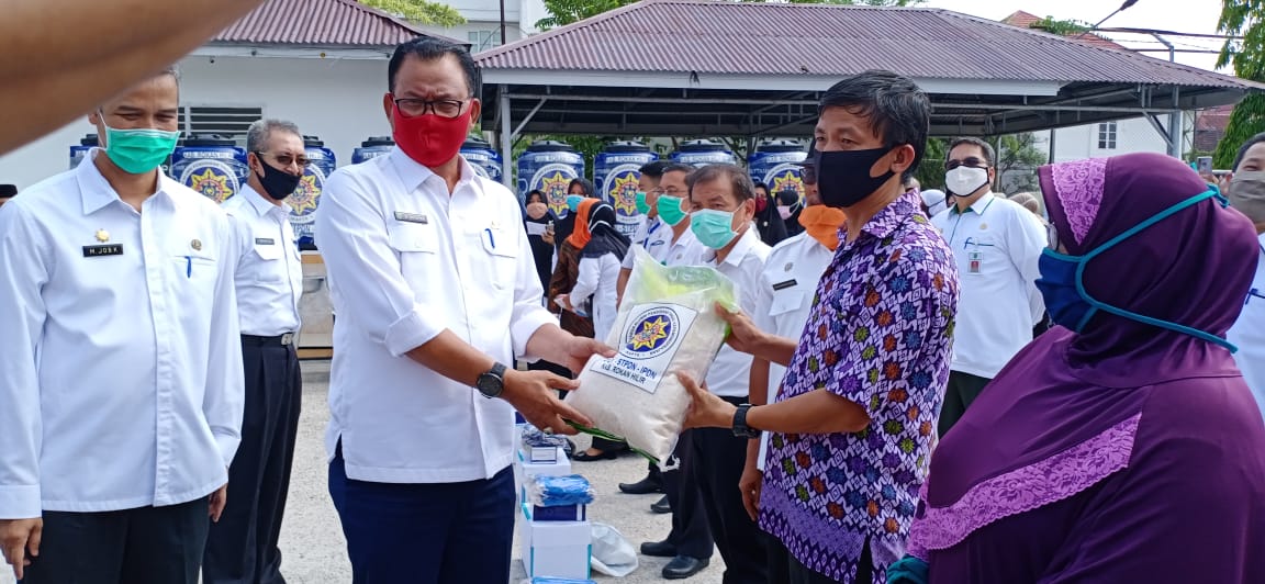 Alumni Sekolah Kepamongan Rohil Beri Bantuan