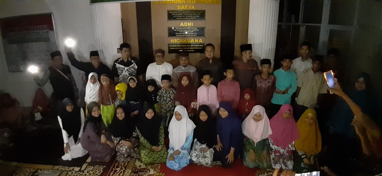 Kejari Rohil Buka Bersama Awak Media dan Santuni Anak Yatim