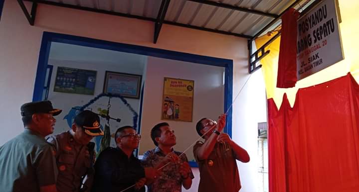 Bupati Rohil H Suyatno Resmikan Posyandu Kembang Sepatu