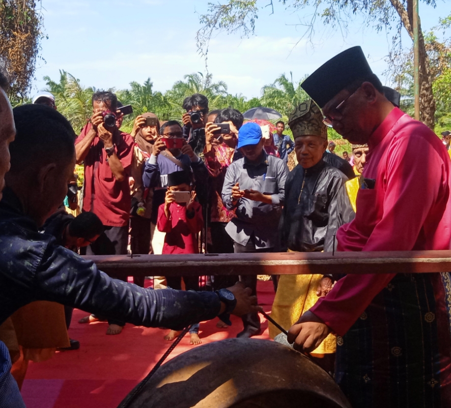 Bupati Rohil H Suyatno Buka Event Wisata Religi Telok Gong di Raja Bejamu