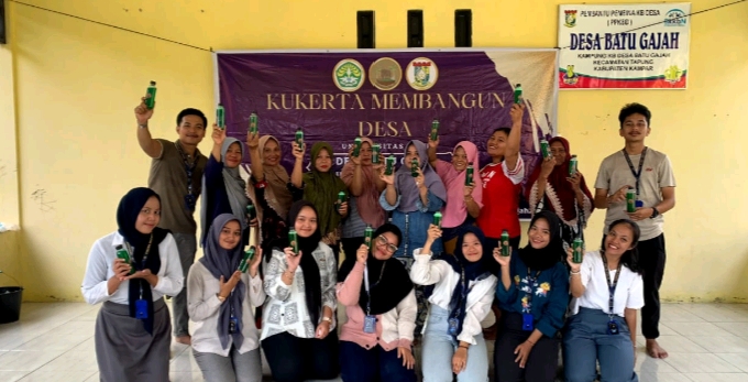Kukerta Desa Batu Gajah Unri Melakukan Sosialisasi Pembuatan Sabun Cuci Piring