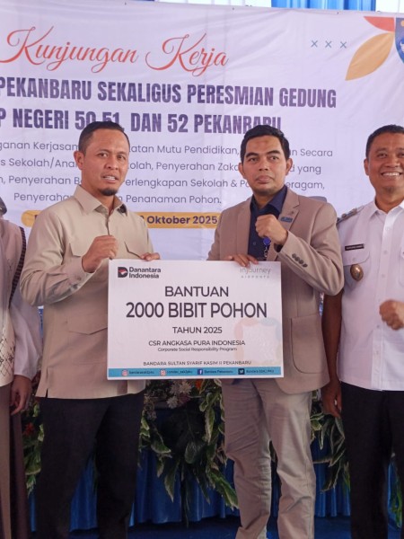 PT Angkasa Pura Indonesia Kantor Bandara SSK II Salurkan CSR untuk Pendidikan dan Penghijauan PT Angkasa Pura Indonesia Kantor Bandara SSK II Salurkan CSR untuk Pendidikan dan Penghijauan