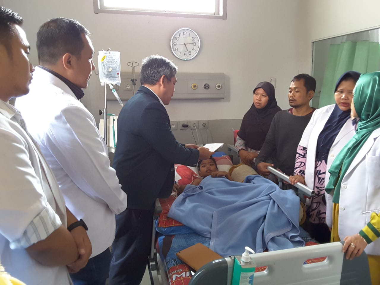 HUT ke 68, IDI Rohil Gelar Kegiatan Tali Kasih Berikan Bantuan Pada Pasien RS Bagansiapiapi HUT ke 68, IDI Rohil Gelar Kegiatan Tali Kasih Berikan Bantuan Pada Pasien RS Bagansiapiapi
