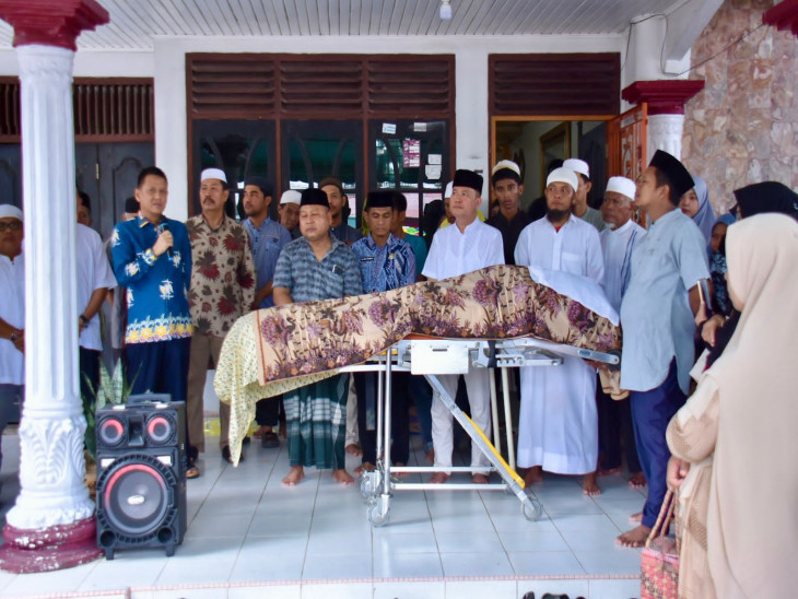 Pj Bupati Kampar Melayat Ke Rumah Salah Satu Tokoh Pendidikan Kampar.