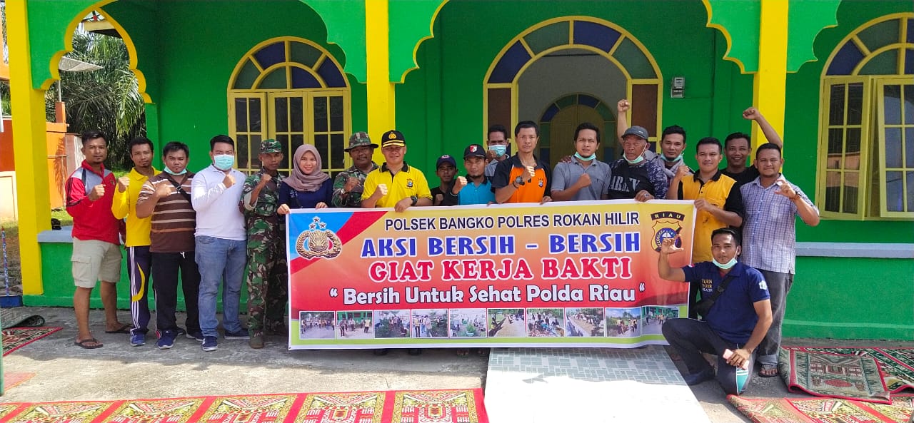 Kapolsek Bangko Kembali Pimpin Giat Bersih Untuk Sehat Di Musholla Al Muhajirin