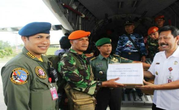 Riau Salurkan Bantuan Korban Gempa Pidie Jaya, Prajurit Paskhas Ikut Diterjunkan