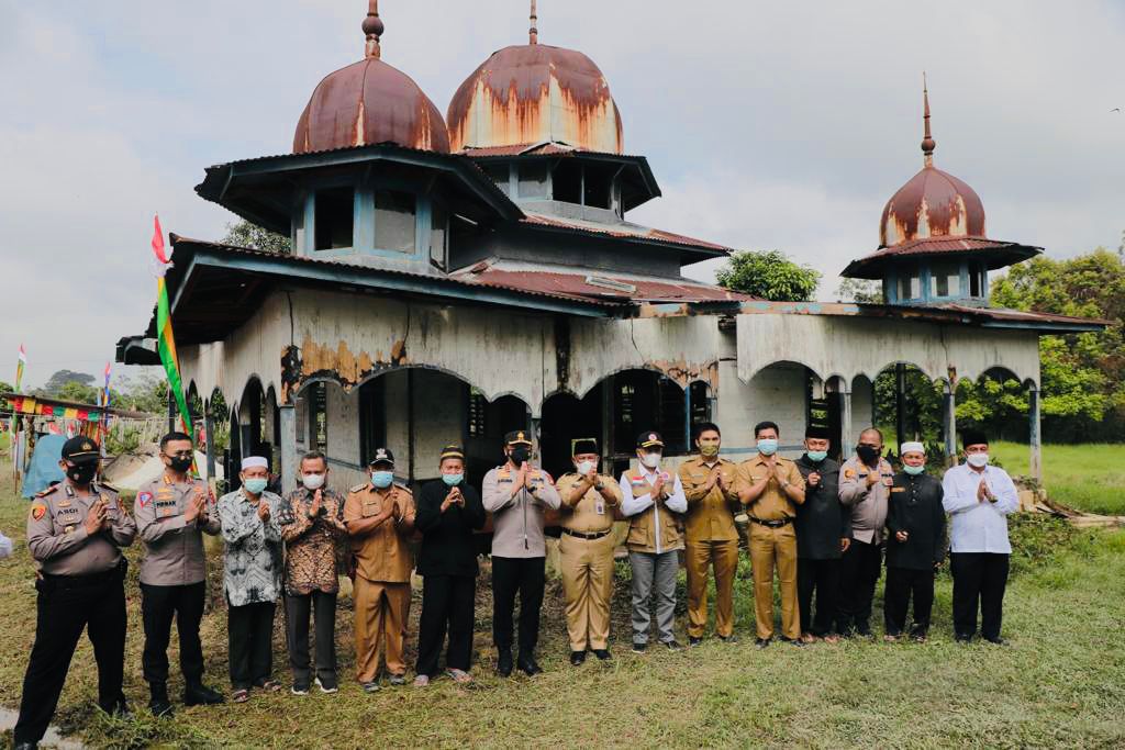 Kapolda Riau Inisiasi Renovasi Masjid Tua Bersama Tokoh Masyarakat