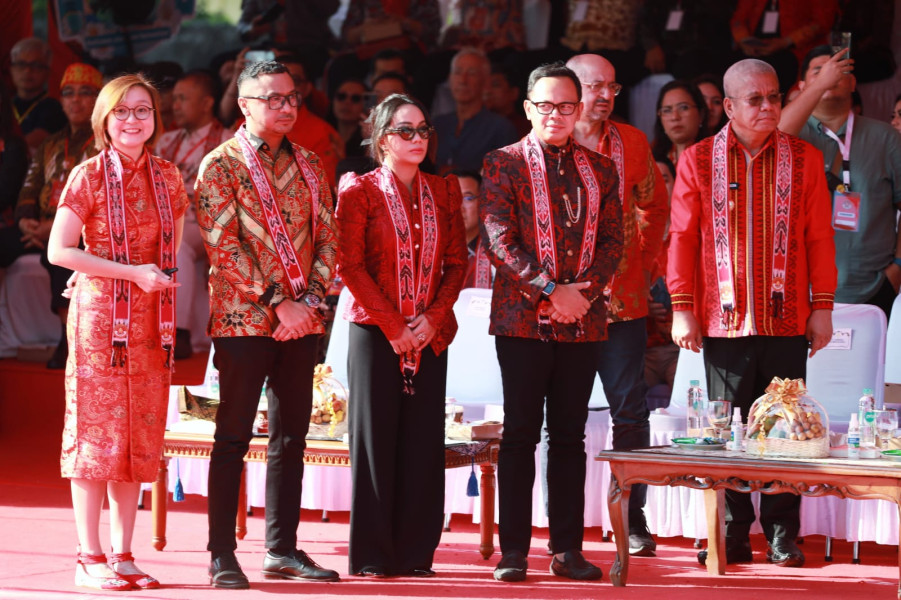 Hadiri Perayaan Cap Go Meh, Wamendagri Bima Arya Puji Toleransi di Kota Singkawang Hadiri Perayaan Cap Go Meh, Wamendagri Bima Arya Puji Toleransi di Kota Singkawang