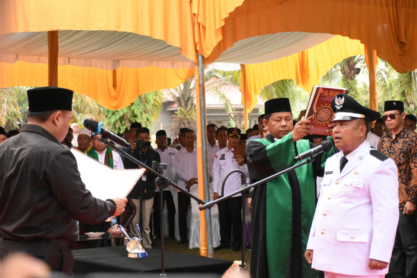 Dilantik Bupati Kampar, Rakhman Chan Kembali Pimpin Senam Nenek Dilantik Bupati Kampar, Rakhman Chan Kembali Pimpin Senam Nenek