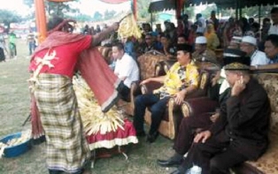Bupati Syamsuar Ingatkan Pemuda Sakai Terus Menuntut Ilmu dan Lestarikan Budaya