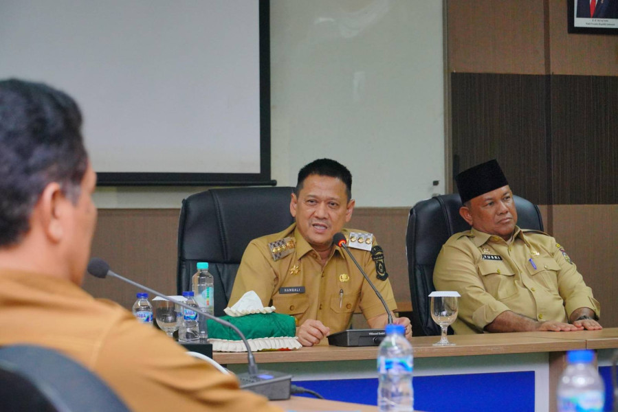 Pj Bupati Kampar Pimpin Rapat Kesiapan Camat Dalam Rangka Sukseskan Pemilu 2024 Pj Bupati Kampar Pimpin Rapat Kesiapan Camat Dalam Rangka Sukseskan Pemilu 2024
