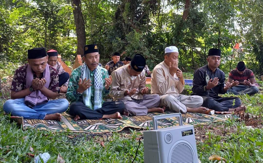 Said Abdullah: Harap Tetap Terjaga, Masyarakat di Kampar Lestarikan Tradisi Ziarah Kubur