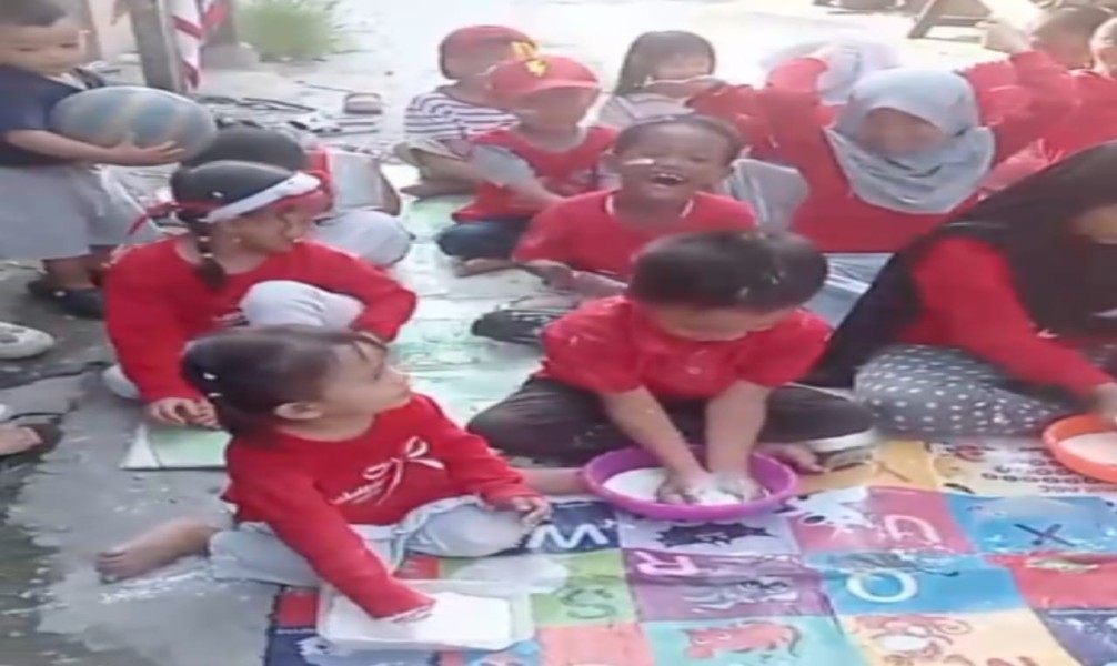 Semarak HUT RI ke-81, Gelak Tawa Anak-Anak Penuhi Kemeriahan Lomba di Gang Abizar