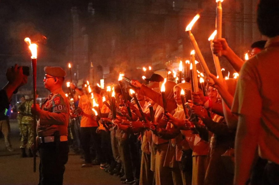 Cahaya Obor Terangi Bagansiapiapi, Pemkab Rohil  Gelar Malam Taptu HUT ke-81 RI