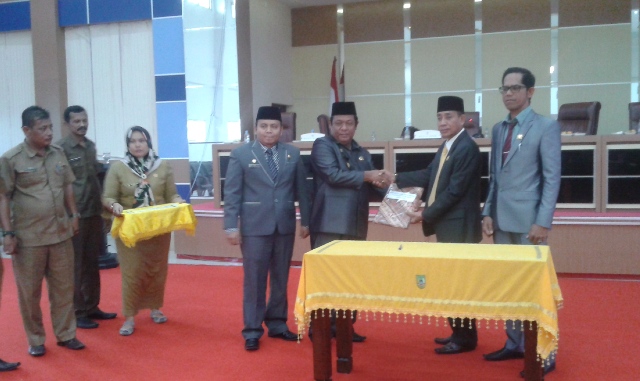 DPRD Rohil Paripurnakan 17 Ranperda, 5 Perda di Sahkan DPRD Rohil Paripurnakan 17 Ranperda, 5 Perda di Sahkan
