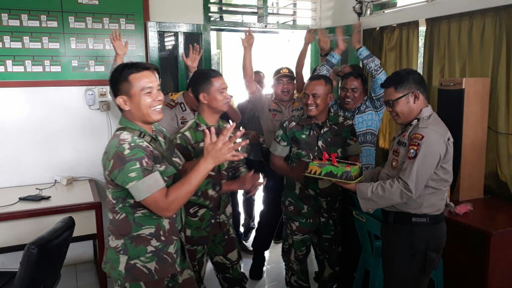 HUT TNI ke 74, Koramil 05/RM Dapat Kejutan Dari Kapolsek Dan Camat