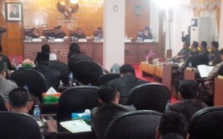 Fraksi DPRD Rohil Sorot Minimnya Serapan Anggaran Belanja Daerah Fraksi DPRD Rohil Sorot Minimnya Serapan Anggaran Belanja Daerah