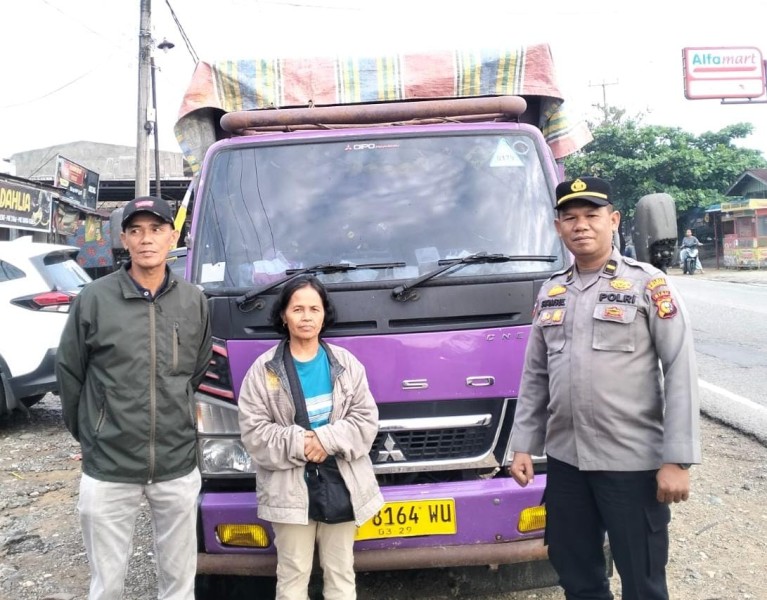 Wujud Nyata Dukung Ketahanan Pangan Polsek Bangko Pusako Kawal Jagung Pipil Petani ke Bulog Dumai