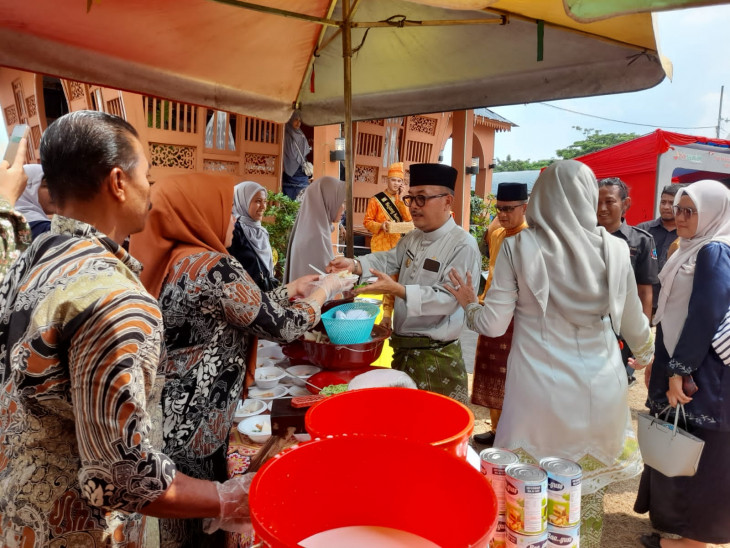 Kuliner Khas Kampar di MTQ ke 41 , Es Tebak dan Sate Kuok di Serbu Pengunjung di Stand Bazar
