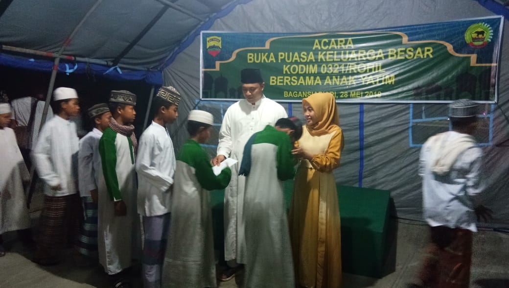 Dandim 0321 Rohil Santuni Anak Yatim dan Gelar Buka Puasa Bersama