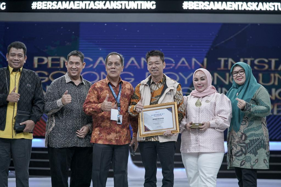 Bupati Rohil Terima Penghargaan Penanganan Stunting dan Kemiskinan Ekstrem di Jakarta