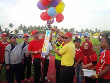 Oven Turnamen Sepak Bola Bupati Cup Rohil 2015 Resmi Dibuka