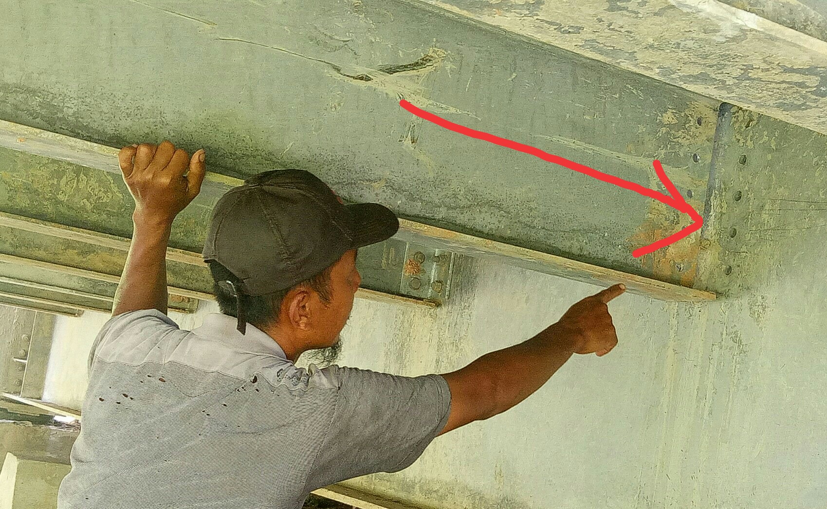 Baut Pengikat dan Siku Penahan Besi Jembatan Parit Sicin Kec.Bangko Hilang Digondol Maling