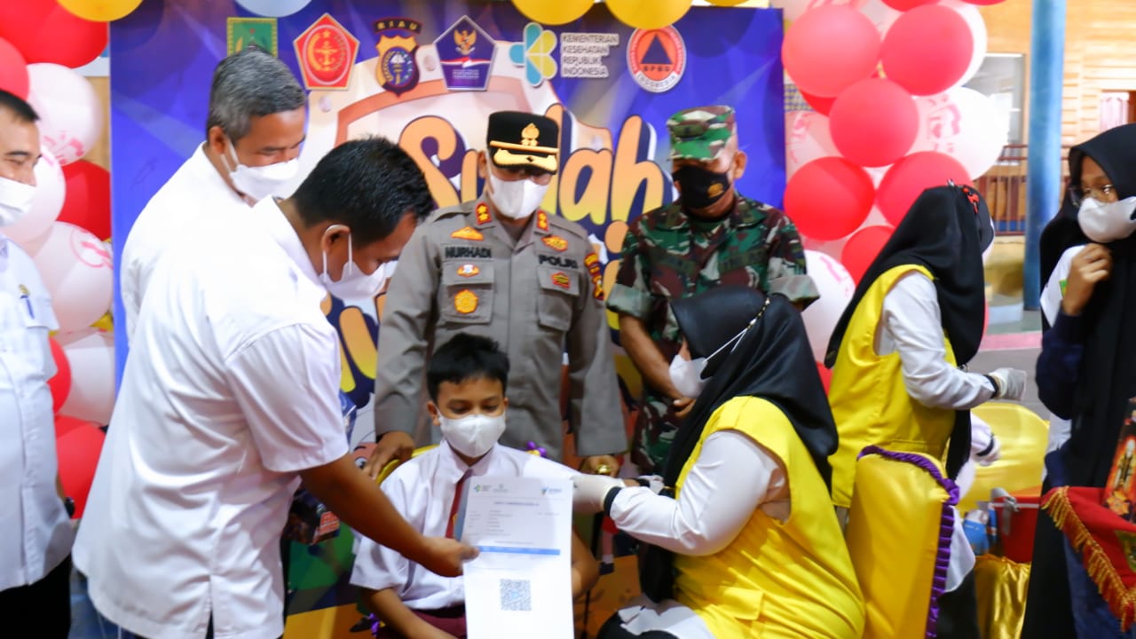 Wabup Rohil Launching Vaksinasi Untuk Anak Usia 6 Hingga 11 Tahun Wabup Rohil Launching Vaksinasi Untuk Anak Usia 6 Hingga 11 Tahun