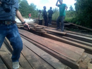 Polres Rohil Amankan 20 Ton Kayu Ilog