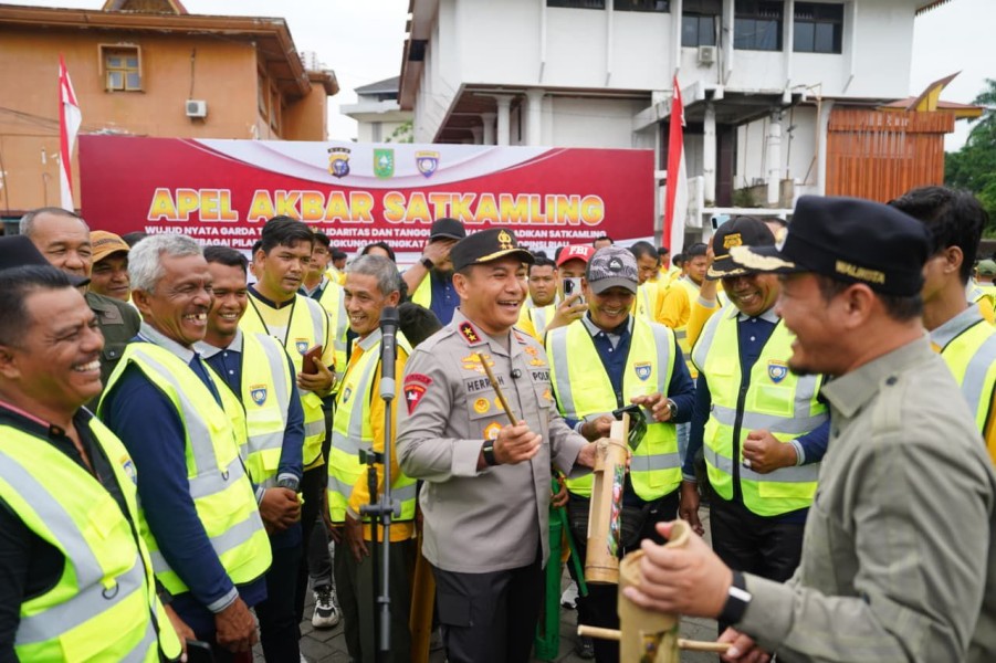 Kapolda Riau Luncurkan Green Satkamling Kapolda Riau Luncurkan Green Satkamling