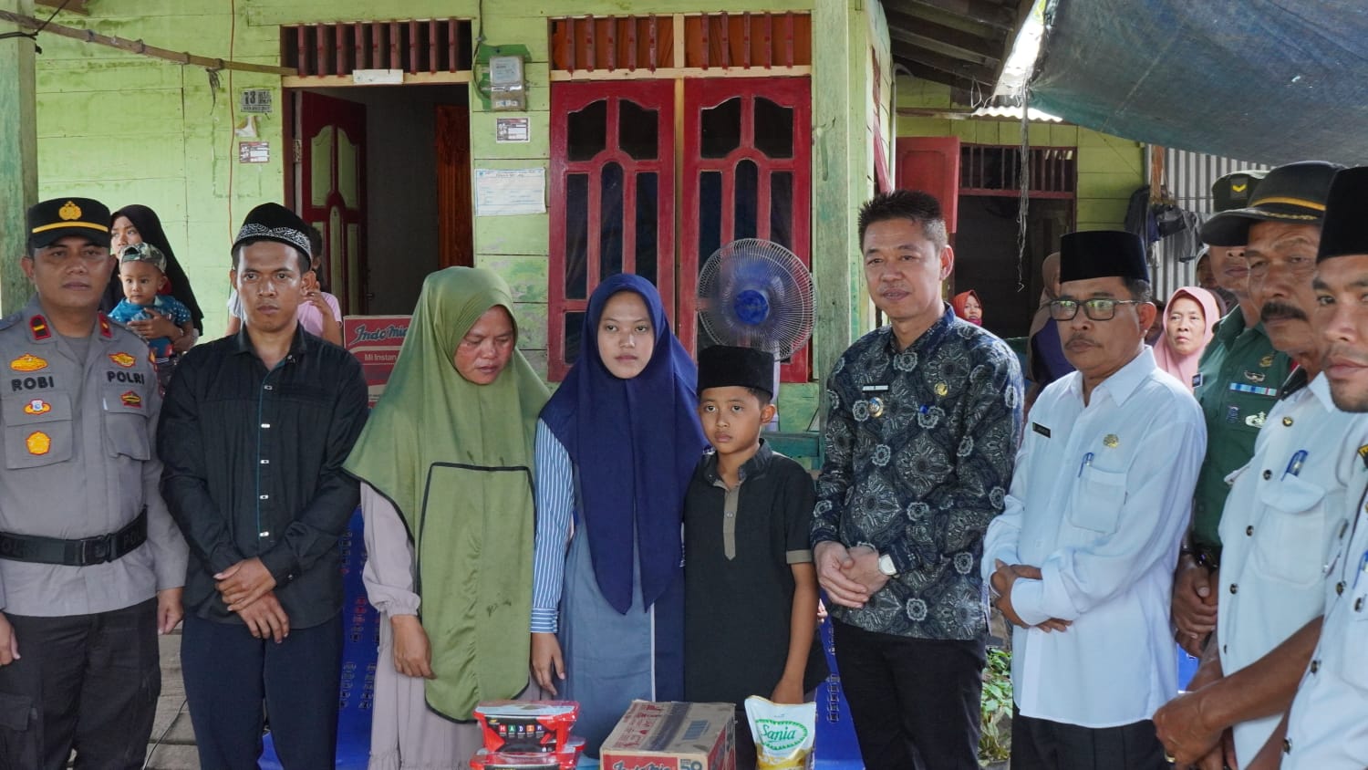 Turut Prihatin, Bupati Rohil Santuni Keluarga Korban Diterkam Buaya