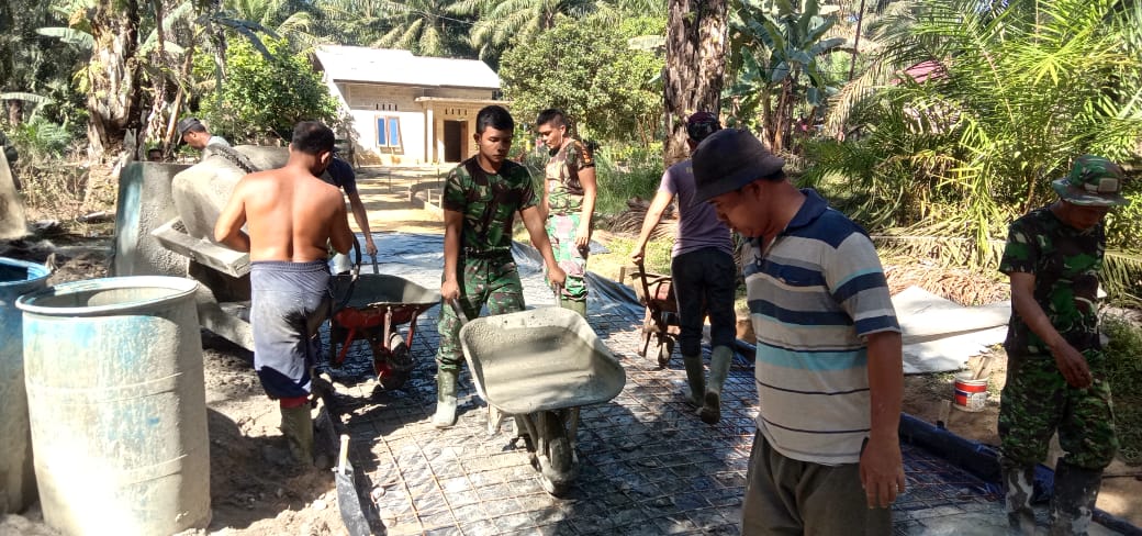 Satgas TMMD Semenisasi Jalan Pemakaman Hampir Rampung