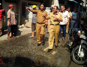 Plt Sekda Rohil Tinjau Genagan Air di Jl.Sedar