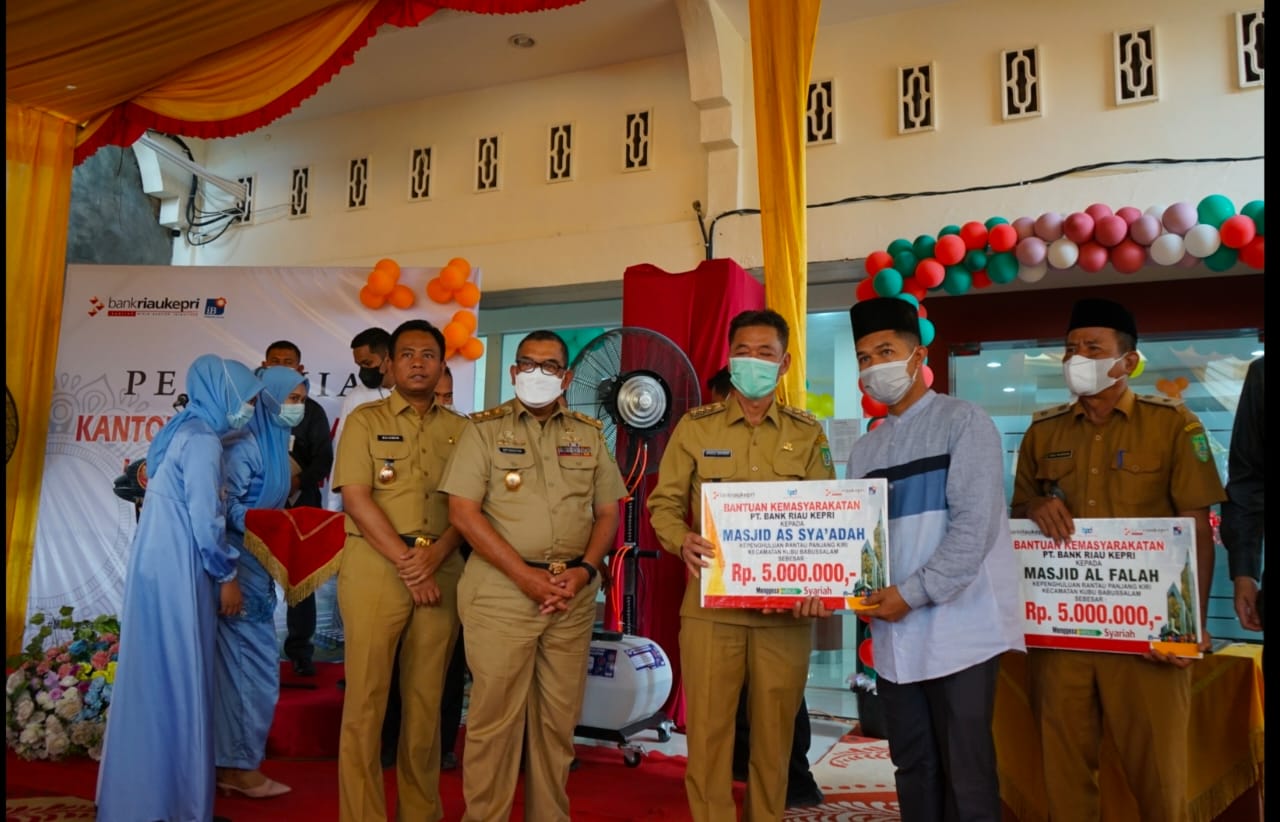 Bupati Rohil dan Wagubri Resmikan Kedai BRK di Kubu