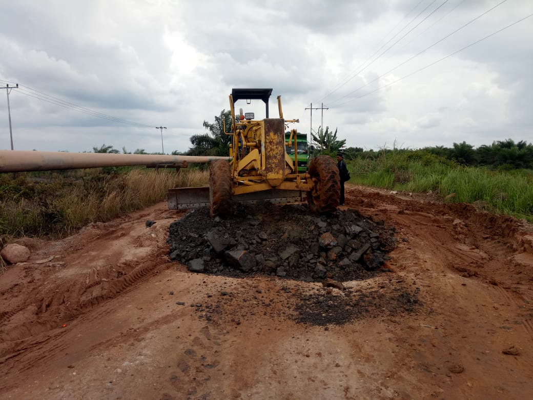 Tindak Lanjuti Keluhan Masyarakat, Bupati H Suyatno Instruksi Kadis PUTR Kerahkan Alat Berat Tindak Lanjuti Keluhan Masyarakat, Bupati H Suyatno Instruksi Kadis PUTR Kerahkan Alat Berat