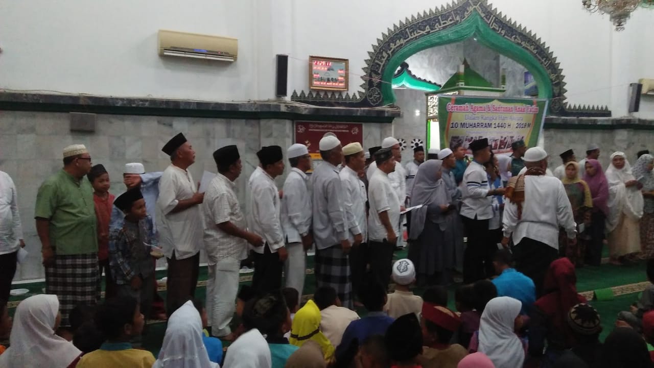 Sekda Rohil Surya Arfan Hadiri Acara Santunan Anak Yatim Dimesjid Raya Al Ihsan