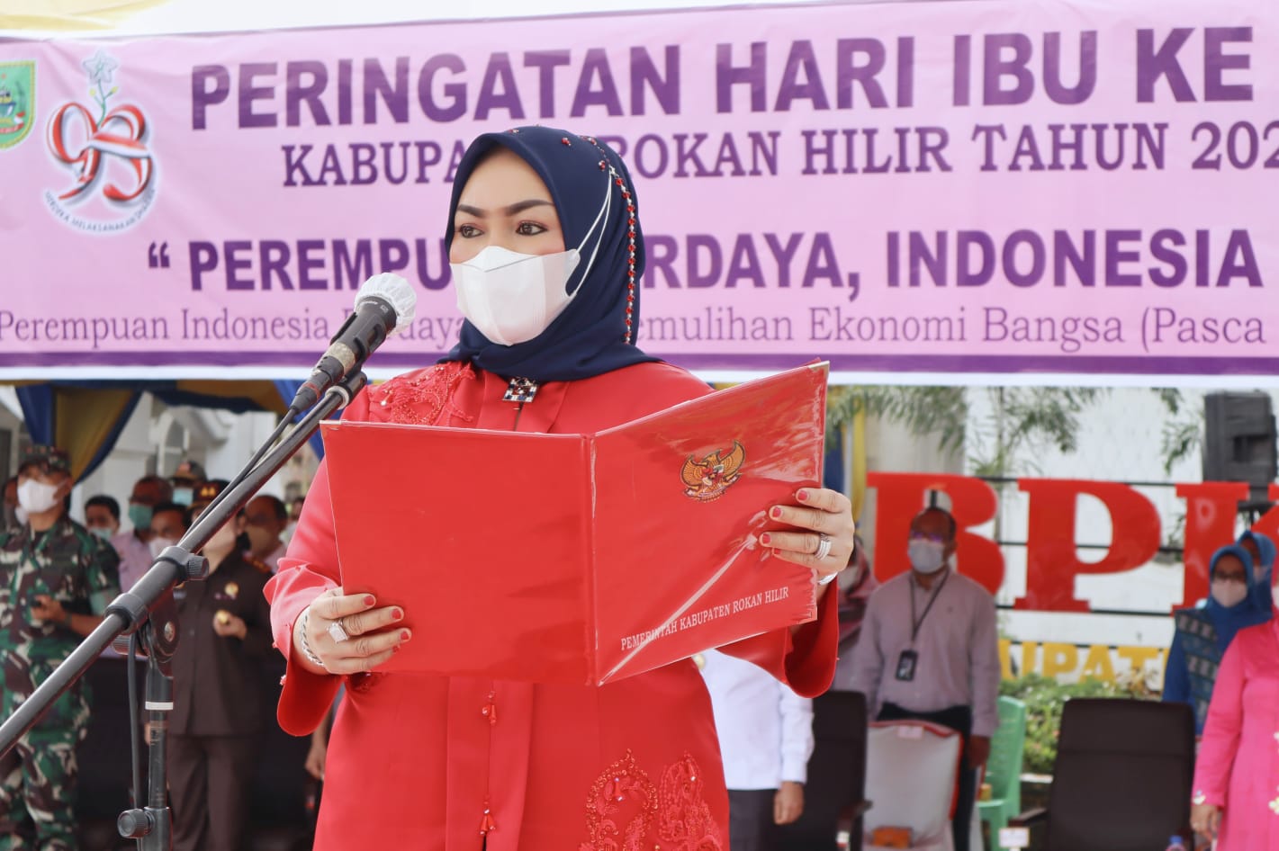 Ketua TP PKK Rohil Sanimar Afrizal Bertindak Sebagai Pembina Upacara Peringatan Hari Ibu ke 93