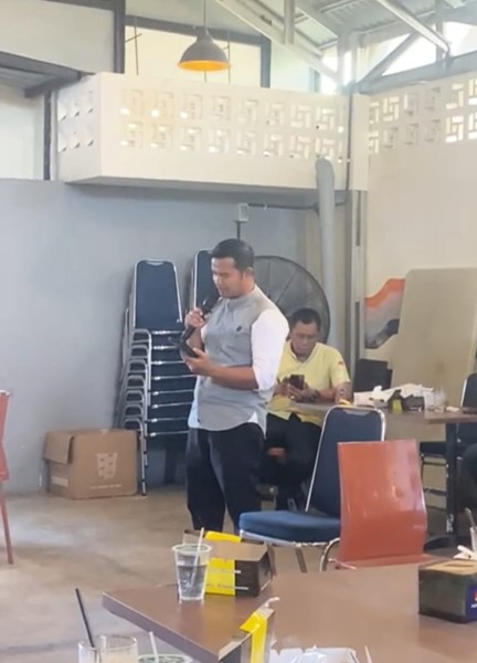 Agus Rama Bacakan Puisi “Efisiensi yang Membutakan” Pada Lomba Puisi JMSI Riau