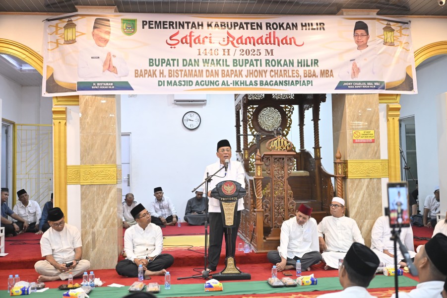 Bupati dan Wabup Rohil Safari Ramadhan Perdana di Mesjid Al- Iklas Bagansiapiapi